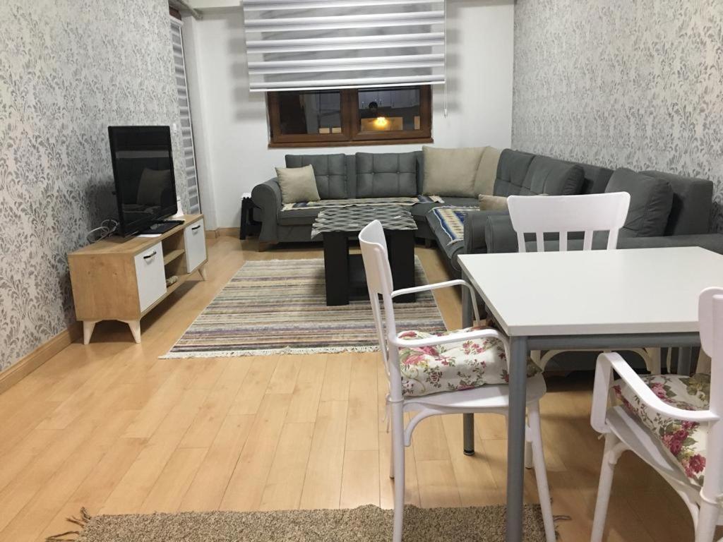 Two Rooms And Kitchen, Bathroom With Balcony Apartment Skopje Exterior foto