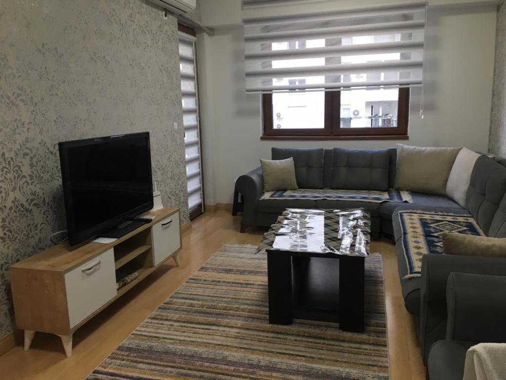 Two Rooms And Kitchen, Bathroom With Balcony Apartment Skopje Exterior foto