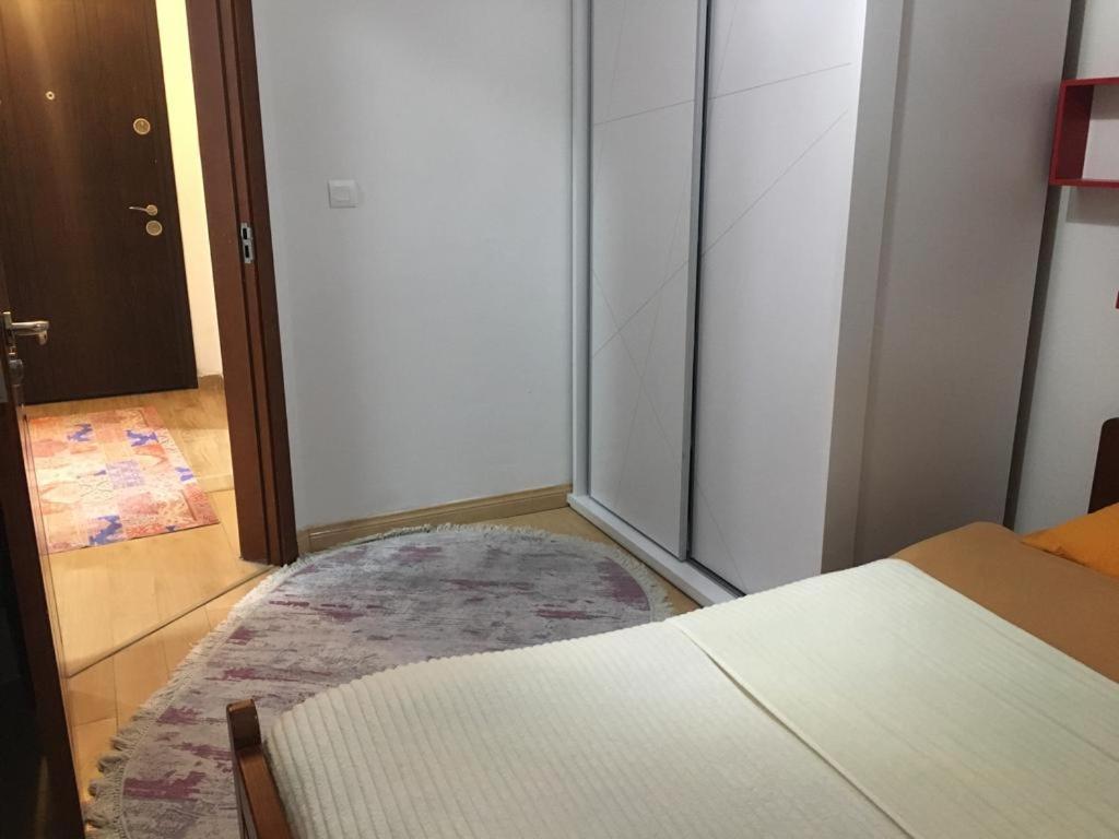 Two Rooms And Kitchen, Bathroom With Balcony Apartment Skopje Exterior foto