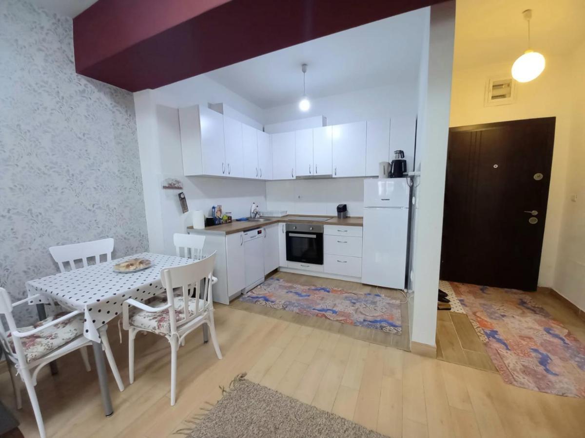 Two Rooms And Kitchen, Bathroom With Balcony Apartment Skopje Exterior foto