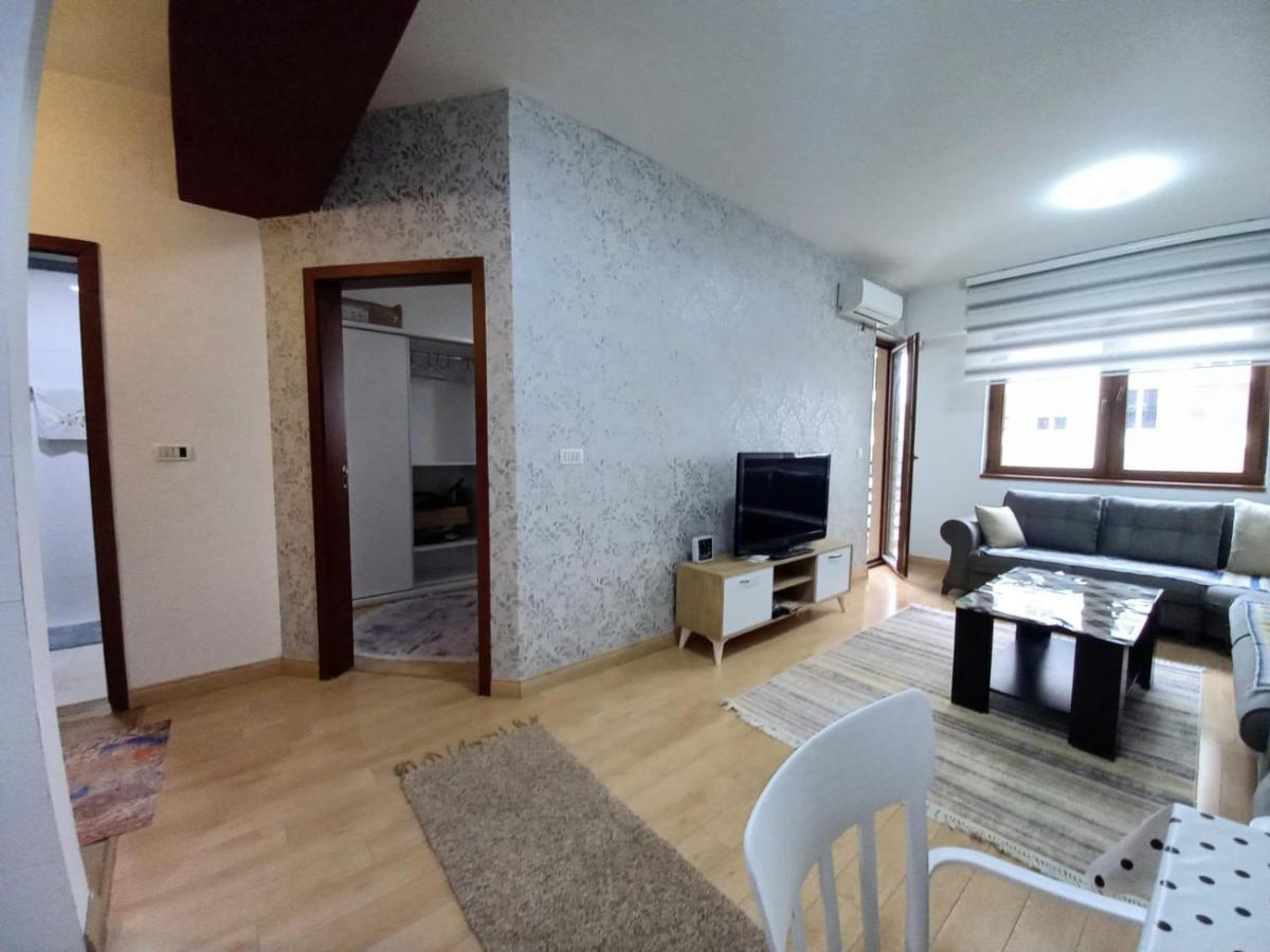 Two Rooms And Kitchen, Bathroom With Balcony Apartment Skopje Exterior foto