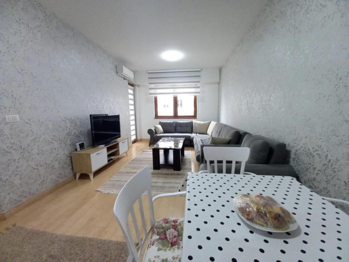 Two Rooms And Kitchen, Bathroom With Balcony Apartment Skopje Exterior foto