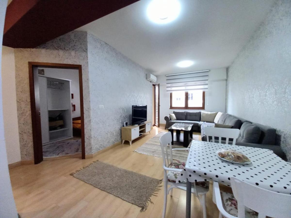 Two Rooms And Kitchen, Bathroom With Balcony Apartment Skopje Exterior foto